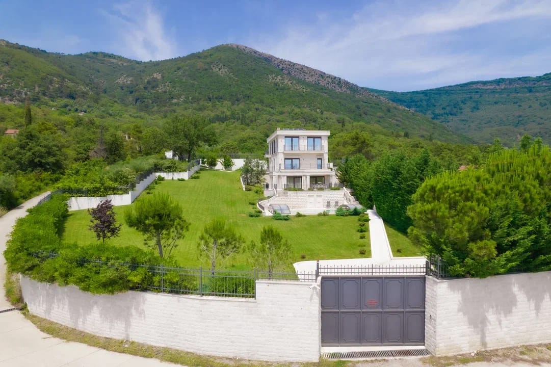 Image of Villa - 6 Bedrooms - 2 Bathrooms for Sale in Tivat-Mrcevac-Montenegro, Image 13